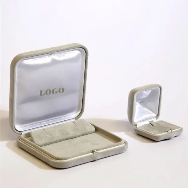 Custom Luxury Engagement Ring Boxes – OEM Rigid Packaging Custom luxury engagement ring boxes with embossed branding and velvet interior insert