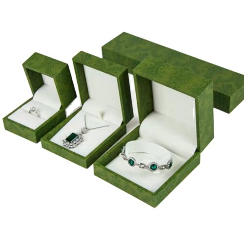 Custom green kraft paper ring jewelry box with custom logo printing and foam insert, wholesale packaging for jewelry retailers