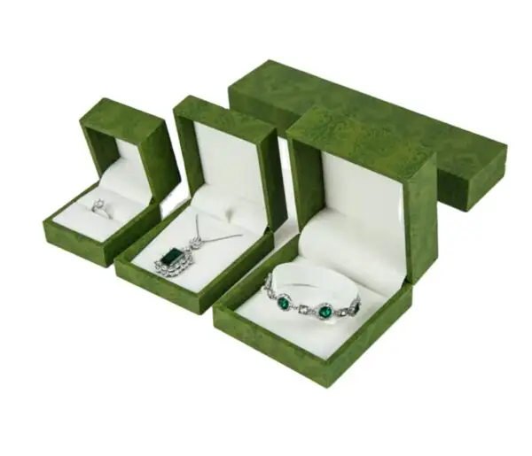 Custom Green Paper Ring Jewelry Box – Wholesale Custom green kraft paper ring jewelry box with custom logo printing and foam insert, wholesale packaging for jewelry retailers