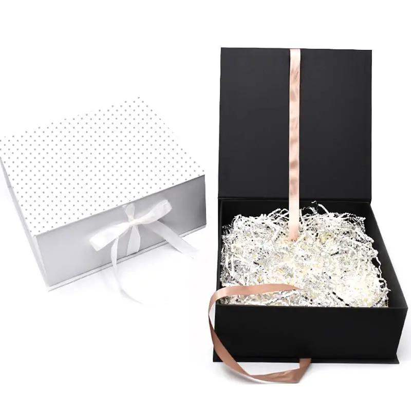 Custom luxury paper gift box with logo printing for jewelry packaging and branding