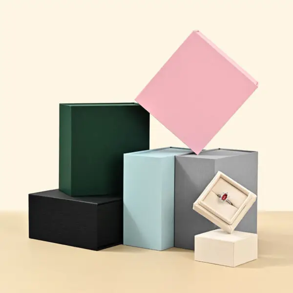 Custom polychrome magnetic jewelry gift box with branded logo and interior foam insert, factory-direct OEM packaging
