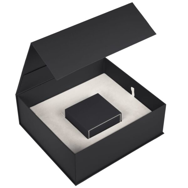 Custom Medium Rigid Presentation Box – Premium Jewelry Packaging Premium medium rigid presentation box with custom branding and foam insert, jewelry packaging for retail