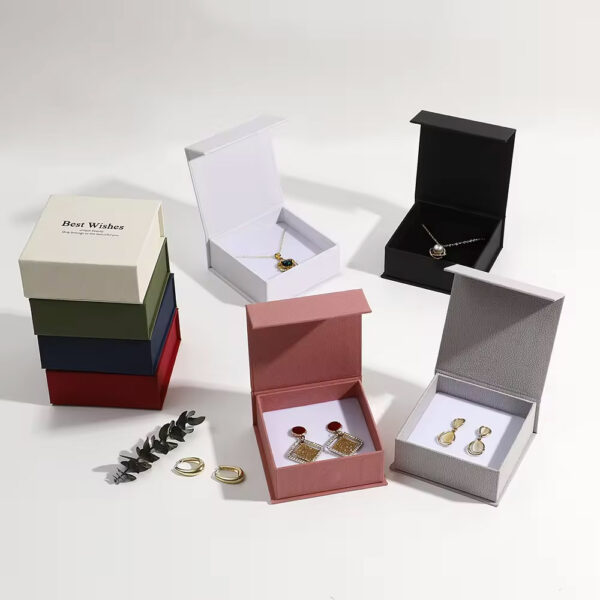 Recyclable Magnetic Flip-Top Jewelry Paper Boxes — Custom OEM Wholesale Packaging Recyclable magnetic flip-top jewelry paper boxes with custom branding, logo printing, and foam inserts for retail gift packaging