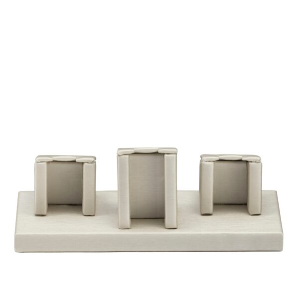 Linea 3-Ring Cluster Display Stand – Custom Jewelry Display Boxes Linea 3-ring display stand for jewelry retail with custom foam inserts and premium rigid box construction