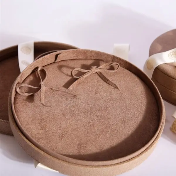Luxury Round Jewelry Set Boxes – Custom OEM Packaging for Retailers Luxury round custom jewelry set boxes with logo branding, available in multiple materials and finishes