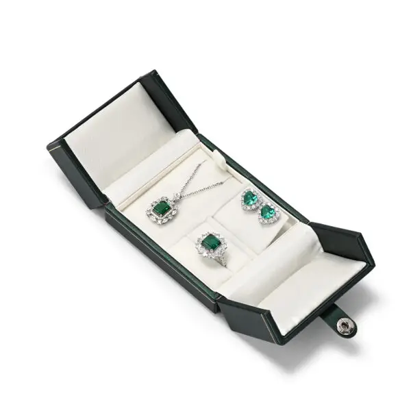 Custom Double-Door Snap Jewelry Box — Rigid Packaging with Logo Branding Custom snap-closure double-door rigid jewelry box with logo printing, foam insert, and branded tissue
