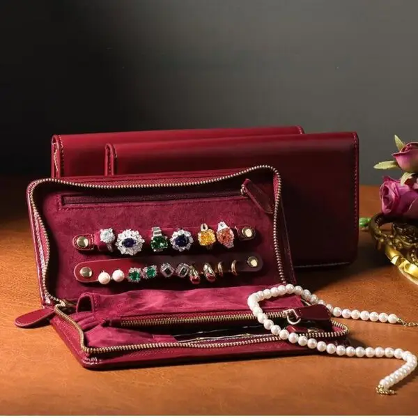 Custom Burgundy PU Leather Travel Jewelry Cases – Wholesale & OEM Burgundy PU leather travel jewelry case with customizable compartments, magnetic closure, and logo branding for wholesale