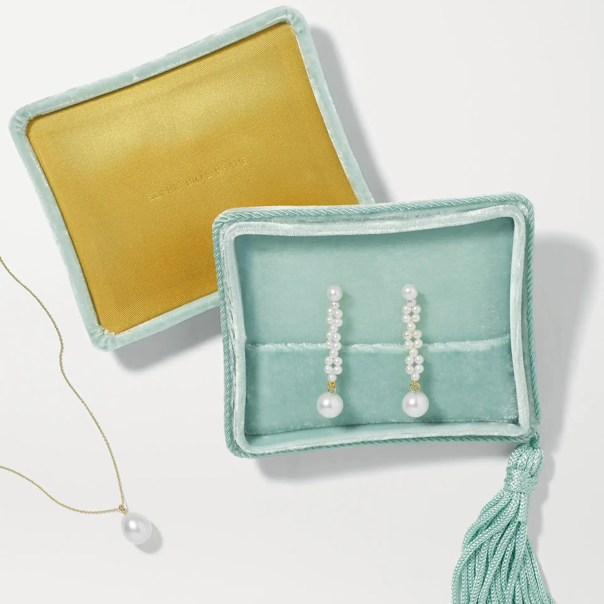Premium custom velvet travel jewelry box with satin lining, logo branding, and foam insert for jewelry brands
