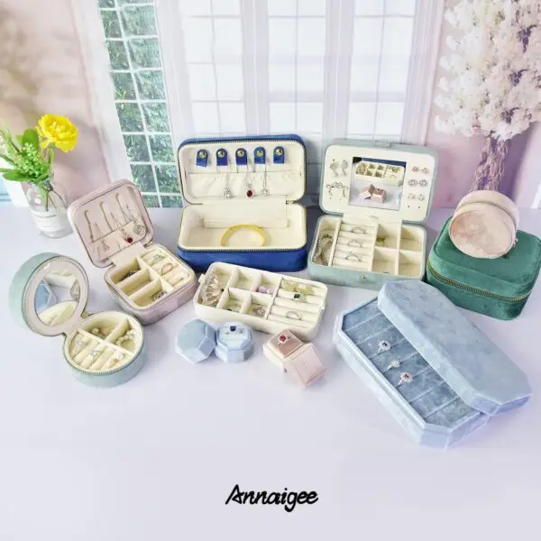 Luxury velvet jewelry boxes with custom logo printing — premium wholesale packaging for jewelry brands and retailers