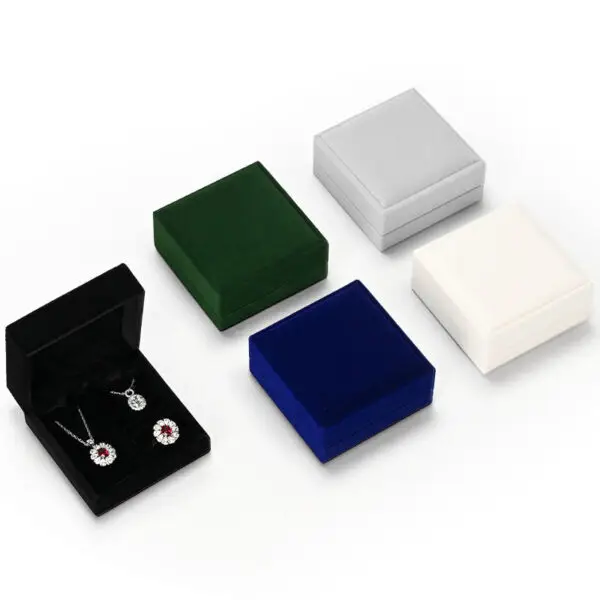 Velvet jewelry display boxes with customizable branding, portable retail packaging for jewelry brands