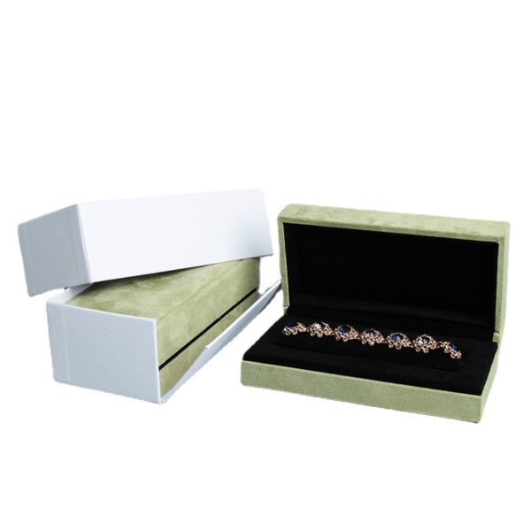 Premium custom velvet jewelry gift box with magnetic closure and full-color logo branding—luxury packaging for jewelry retailers and brands.