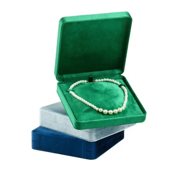 Custom velvet jewelry box for necklaces with personalized logo and pearl finish – B2B wholesale packaging