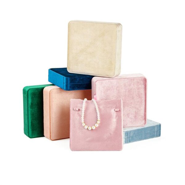 Custom velvet jewelry box for necklaces with personalized logo and pearl finish – B2B wholesale packaging