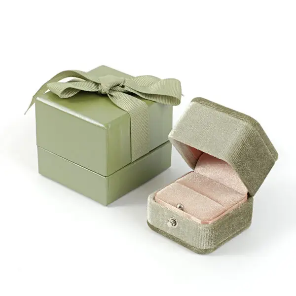 Custom Velvet Ring Boxes for Jewelry Retailers – Wholesale & OEM Available Custom velvet ring boxes in multiple colors with personalized logo printing and foam inserts