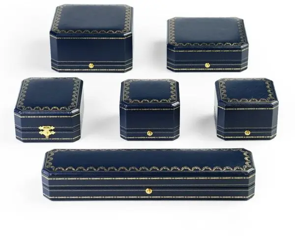 Vintage-style custom necklace and pendant boxes with luxury finish and custom logo branding options