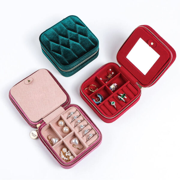 Premium custom zippered jewelry box with rigid structure, zip closure, and branded logo for jewelry brands and retailers.