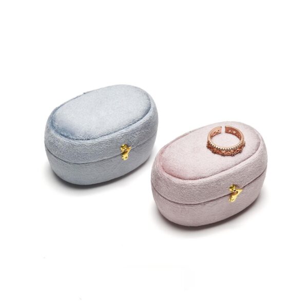 Oval Velvet Ring Box for Double Rings | Custom Wholesale Jewelry Packaging Oval velvet ring box with double ring compartments, custom logo printing, wholesale jewelry packaging
